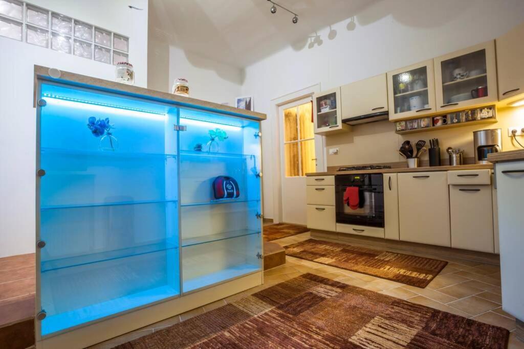 Luxury Air-Conditioned Family Apartment Spitalska Old Town Bratysława Zewnętrze zdjęcie