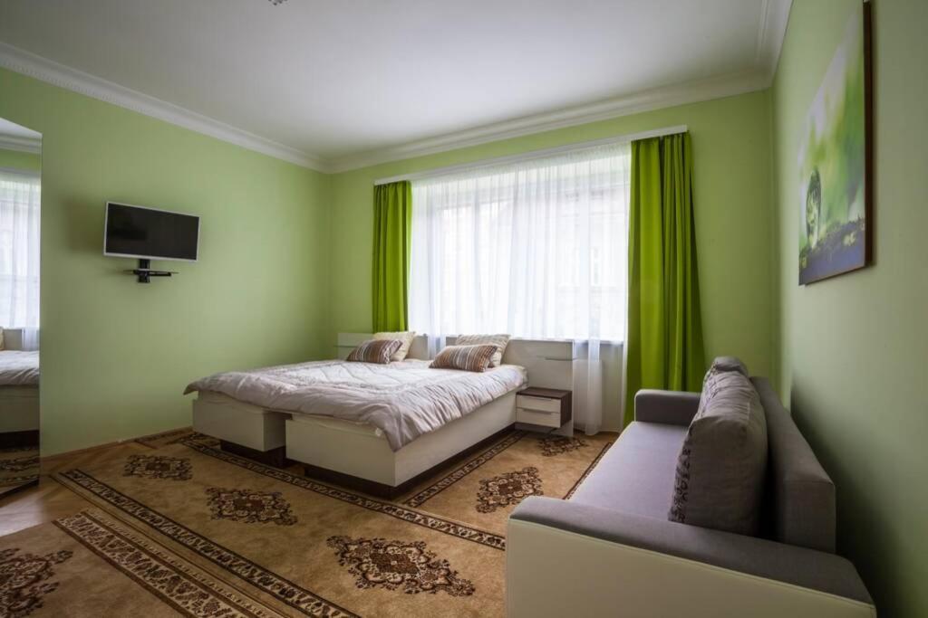 Luxury Air-Conditioned Family Apartment Spitalska Old Town Bratysława Zewnętrze zdjęcie