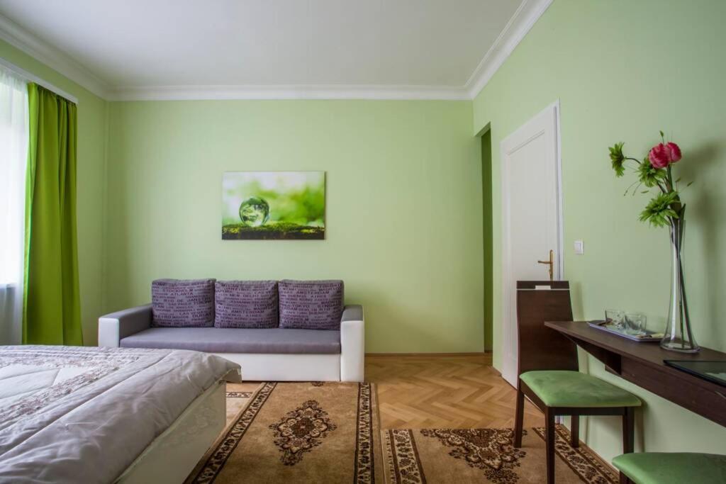 Luxury Air-Conditioned Family Apartment Spitalska Old Town Bratysława Zewnętrze zdjęcie